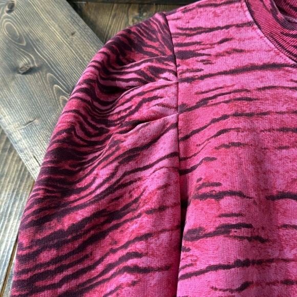 PAM & GELA Tiger Puff Sleeve Sweatshirt - Picture 9 of 13